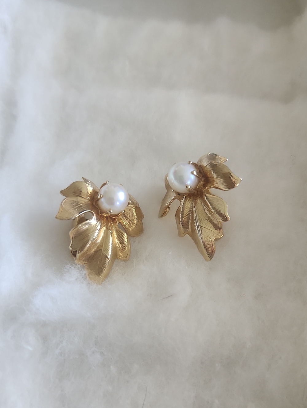 Gold Leaf Pearl Clip-On Earrings - Elegant Women Jewelry